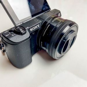 Sony A5100: Very Good Condition